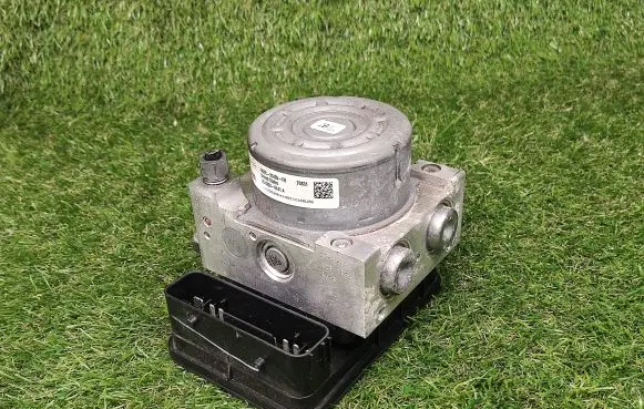 Ford Fusion II ABS Pump DG9C2C405FB