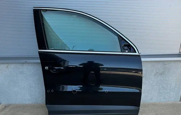 Volkswagen Tiguan Front door LC9X