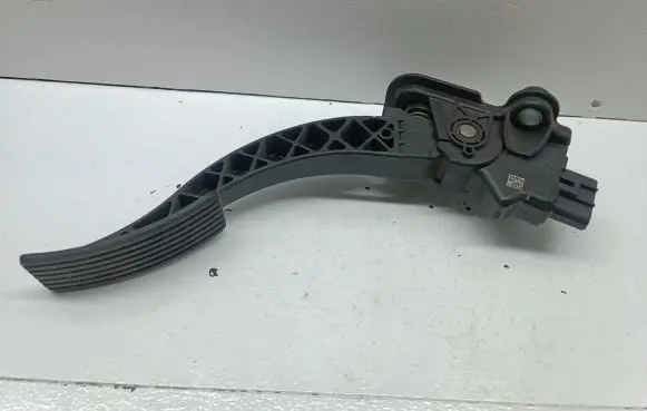 Mitsubishi Lancer VIII Accelerator throttle pedal MN101544 07233A3A 47507182101