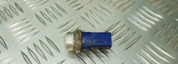 Volkswagen PASSAT B5.5 Coolant temperature sensor 8D0959481B