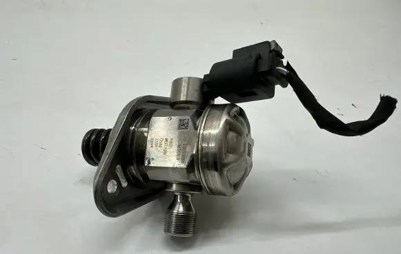 Mercedes-Benz CLA C118 X118 Fuel injection high pressure pump A2820700001