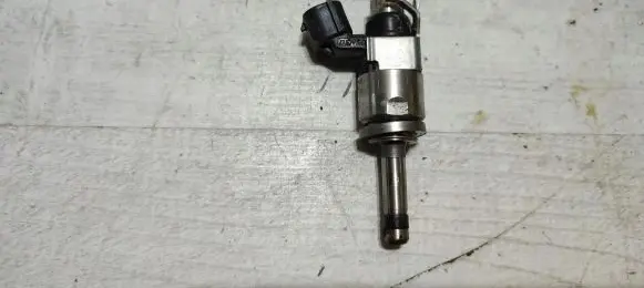 Mazda 2 Fuel injector P5E113250