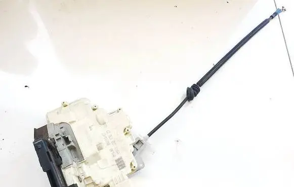 Skoda Superb B6 (3T) Front door lock 3C1837016A