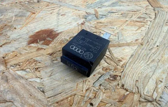 Audi A4 S4 B7 8E 8H Other relay 8Z0951253