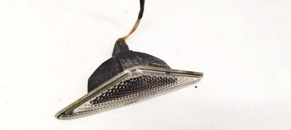 Ford Mondeo Mk III Front fender indicator light 