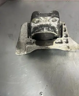 Ford Kuga I Engine mount bracket 26015