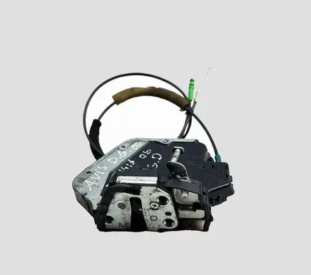 Toyota Avensis T250 Rear door lock Y46H1006