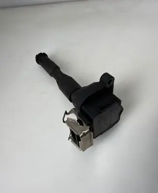 BMW 7 E38 High voltage ignition coil 0221504004 1703227 0171217