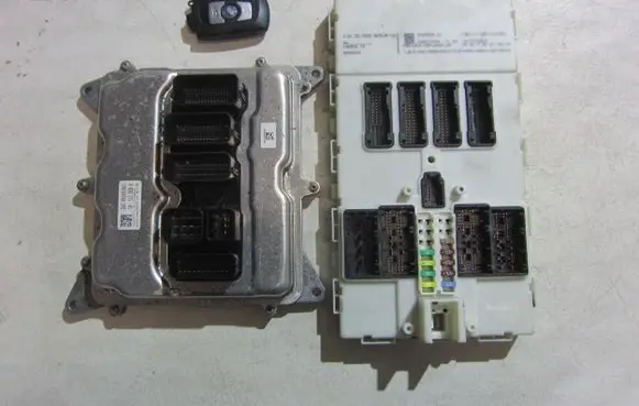 BMW 3 F30 F35 F31 Engine control unit/module ECU 8626171