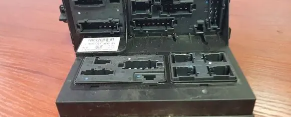 Mercedes-Benz E W211 SAM control unit 2115457701