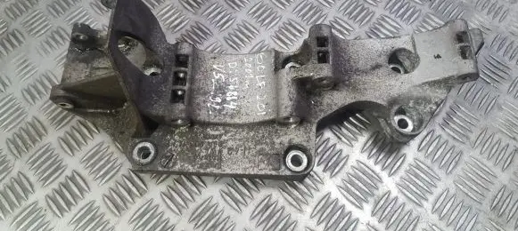 Engine mounting bracket