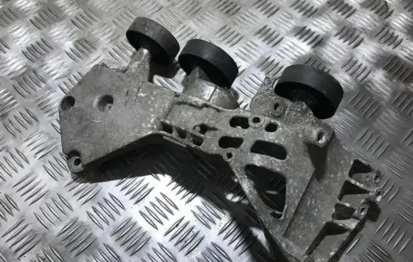 Mercedes-Benz Vaneo W414 Engine mounting bracket axxx202xx40