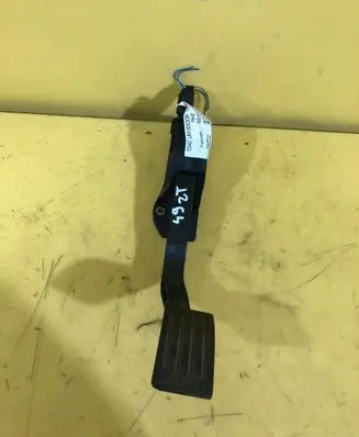 Ford Focus Accelerator throttle pedal 9F836