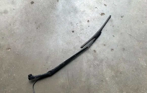 Subaru Outback (BT) Front wiper blade arm 2608