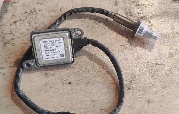 Mercedes-Benz C W205 Lambda probe sensor A0009059703