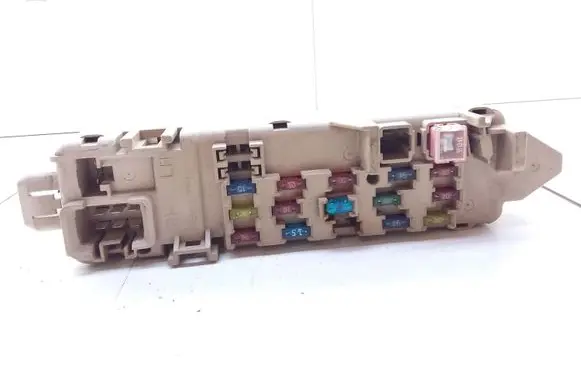 Mazda 626 Fuse module 8E290004 4920
