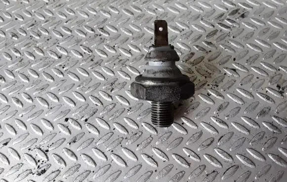 Audi 80 90 S2 B4 Oil pressure sensor 068919081A