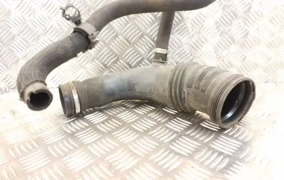 Peugeot Boxer Turbo air intake inlet pipe/hose 1350798080