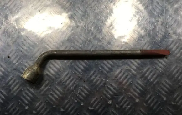 Volvo V50 Wheel nut wrench 9133668