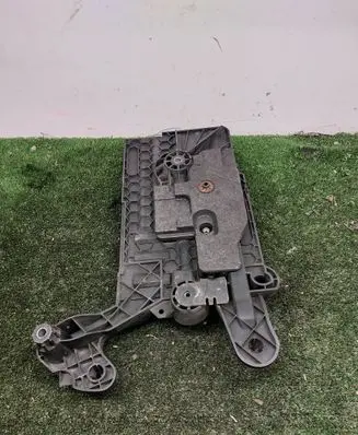 Volkswagen Golf VII Battery tray 5Q0915321H 5Q0915331J
