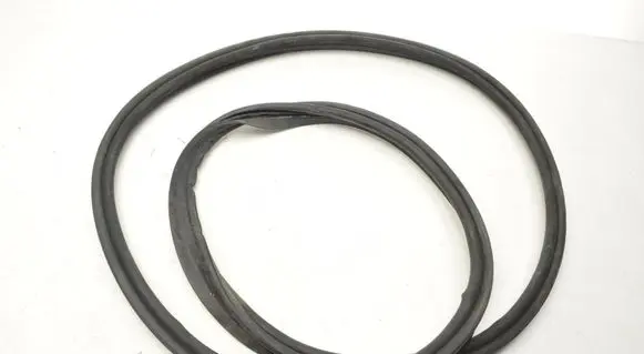 Mercedes-Benz AMG GT R190 C190 Seal rubber (tailgate) A1906930098