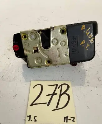 Peugeot 406 Rear door lock 913876