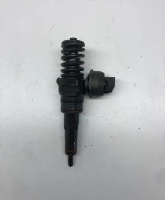Volkswagen Bora Fuel injector 038130073AQ 0414720213