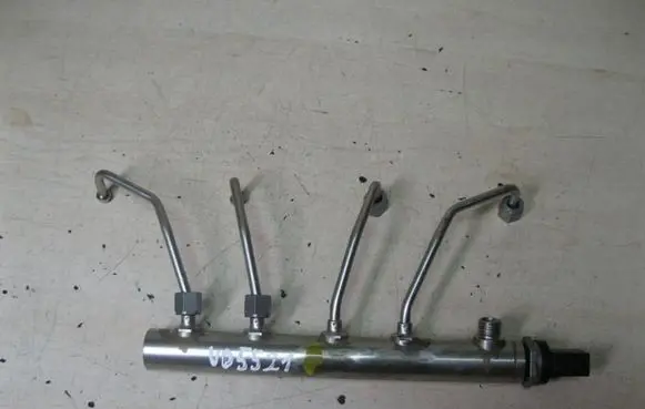 BMW 3 F30 F35 F31 Fuel distributor 13537585411 VD5521