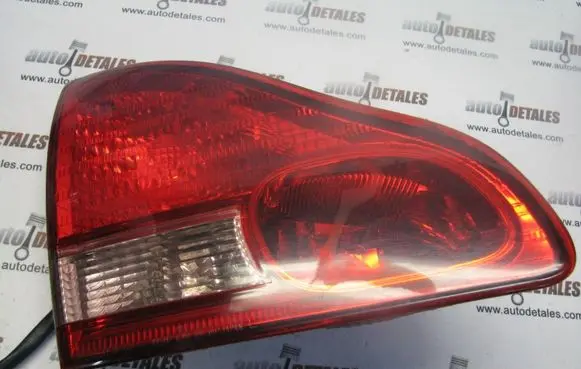 Toyota Avensis Verso Tailgate rear/tail lights