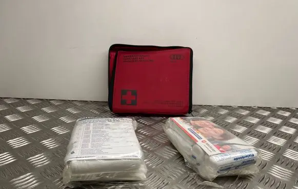 Audi A6 S6 C7 4G First aid kit 8P0860282A