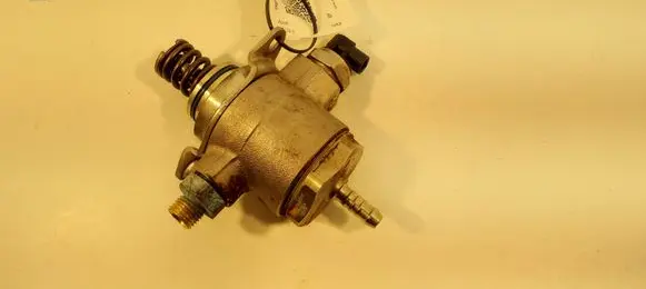 Audi Q3 8U Fuel injection high pressure pump 06J127025G