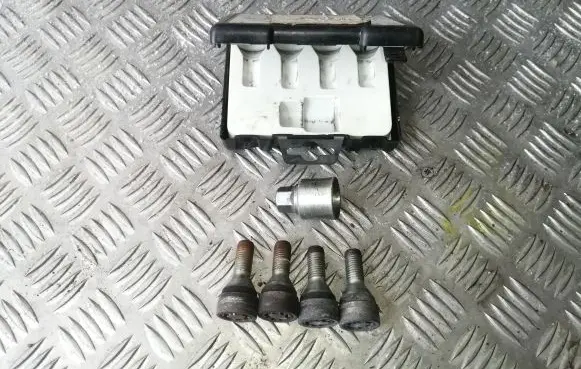 Opel Corsa D Anti-theft wheel nuts and lock 