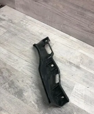 Volkswagen PASSAT B6 Front bumper mounting bracket 6010