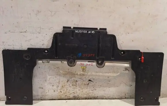 Center/middle under tray cover
