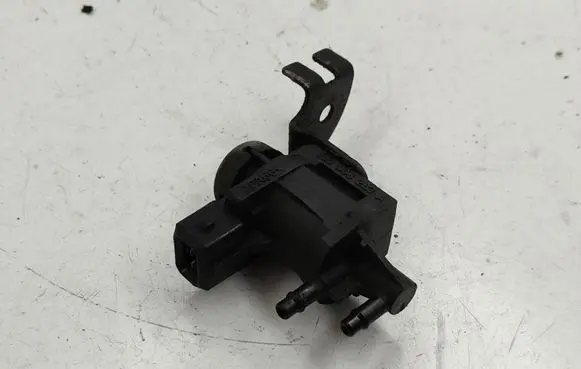 Volkswagen Golf IV Turbo solenoid valve 1J0906283