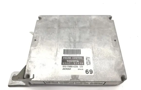 Toyota Avensis T250 Engine control unit/module 8966105690