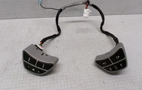 KIA Ceed Steering wheel buttons/switches 
