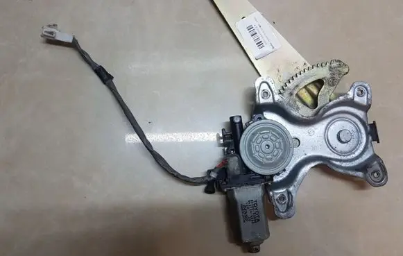 Lexus IS 200-300 Rear door window regulator motor 8572053030