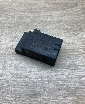 BMW 5 E39 Glow plug pre-heat relay 2243562 72RB500