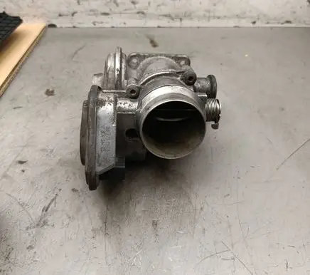 BMW 3 E90 E91 Throttle valve 7804384 B82730133