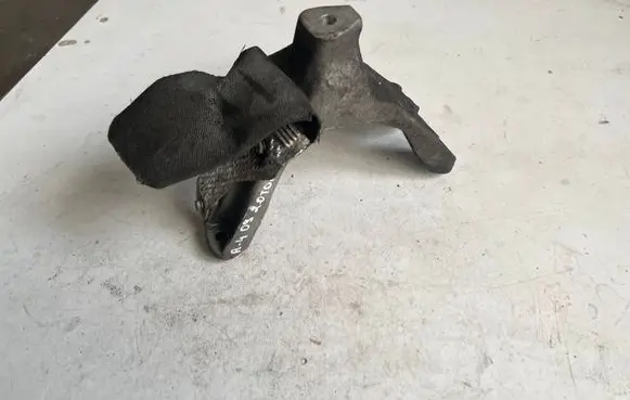 Audi A4 S4 B8 8K Engine mounting bracket 8K0199308AP 8K0199388AA
