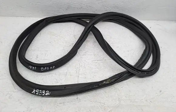 Opel Mokka B Loading door rubber seal (on body) 