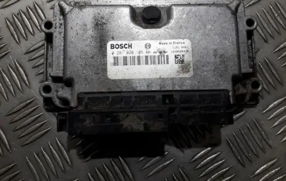 Iveco Daily 30.8 - 9 Engine control unit/module 0281020105