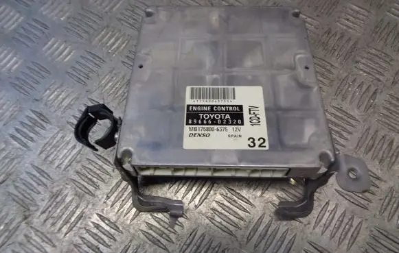 Toyota Corolla E120 E130 Engine control unit/module 89666-02320