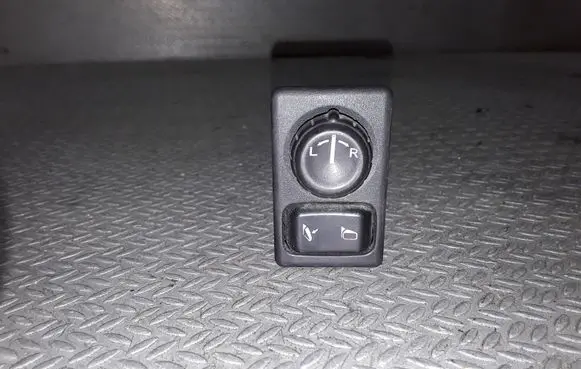 Nissan X-Trail T30 Wing mirror switch