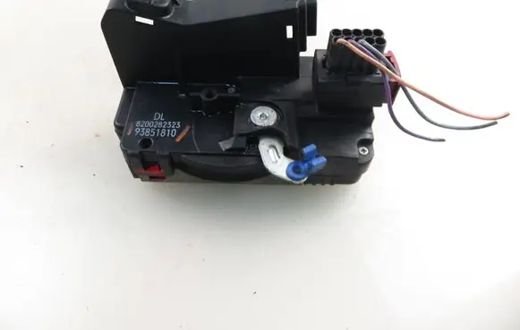 Opel Vivaro Rear door lock 93851810 8200282323