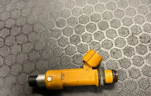 Suzuki Swift I Fuel injector 2975000120