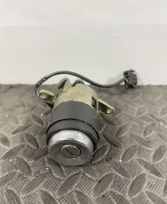Audi A6 S6 C4 4A Tailgate/trunk/boot lock/catch/latch 4A5862055
