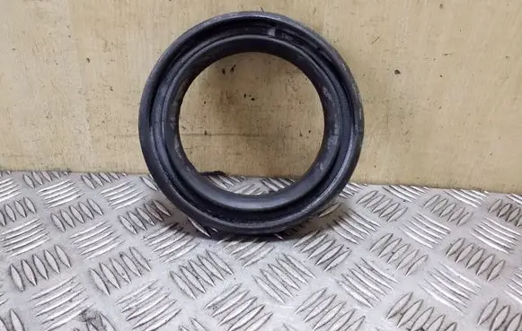Nissan X-Trail T30 Front coil spring rubber mount