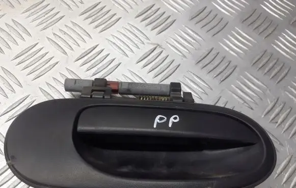 Nissan Almera N16 Front door exterior handle/bracket SA830613